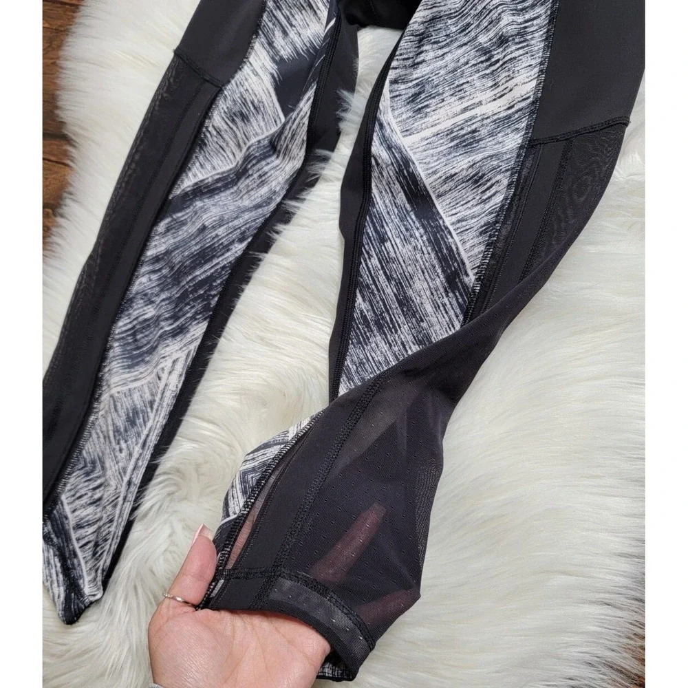 Lululemon Hot To Street Crop Size 4 Heat Wave White /Black Side Mesh Tight